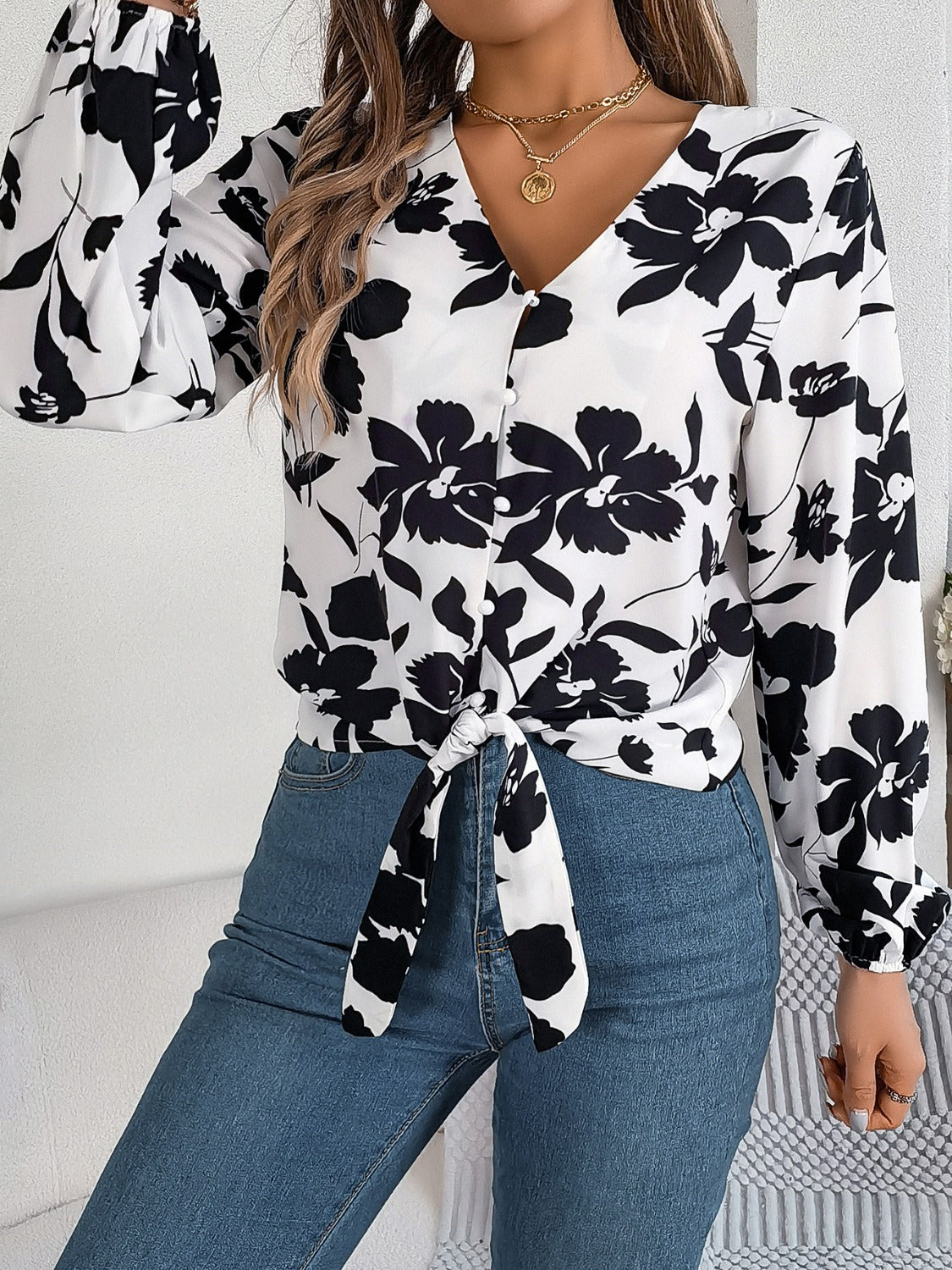 Printed V-Neck Long Sleeve Blouse – product image 5